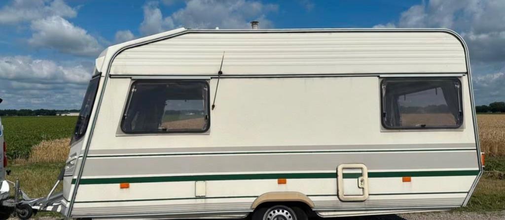 Rulota/ caravana Chateau adusa recent Cel mai bun pret 3 500 eur
