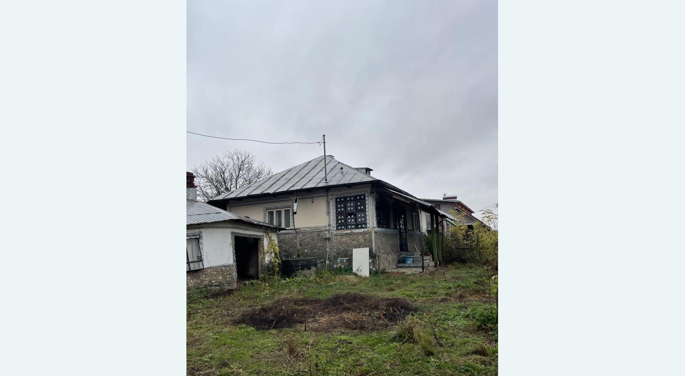 Casa batraneasca com Plopu sat Harsa