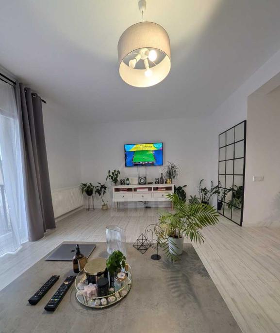 Apartament 2 camere finisat si mobilat zona Razoare
