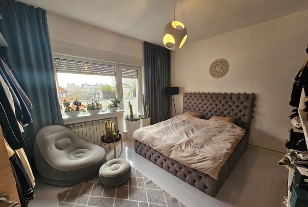 Universitate 4 min de metrou penthouse de vanzare Comisi