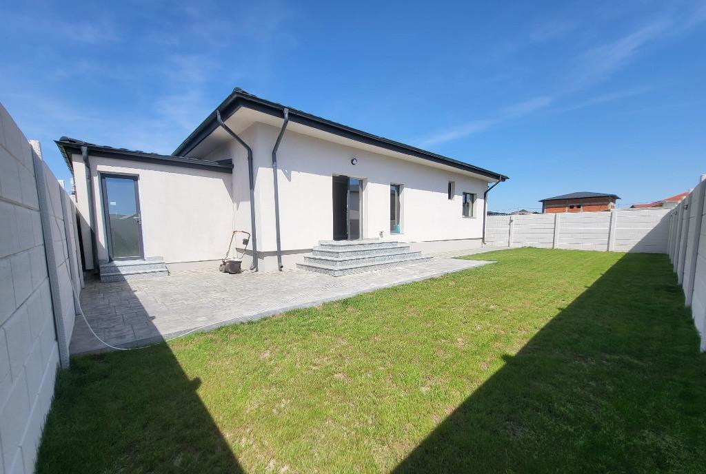 Singulara pe parter placa de beton 525mp teren garaj