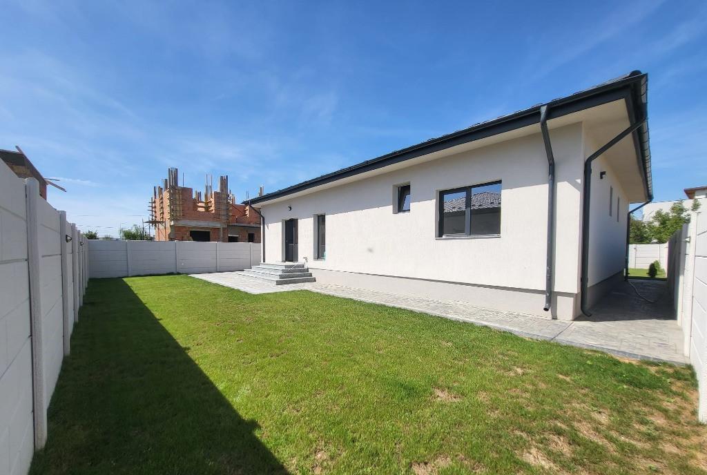 Singulara pe parter placa de beton 525mp teren garaj