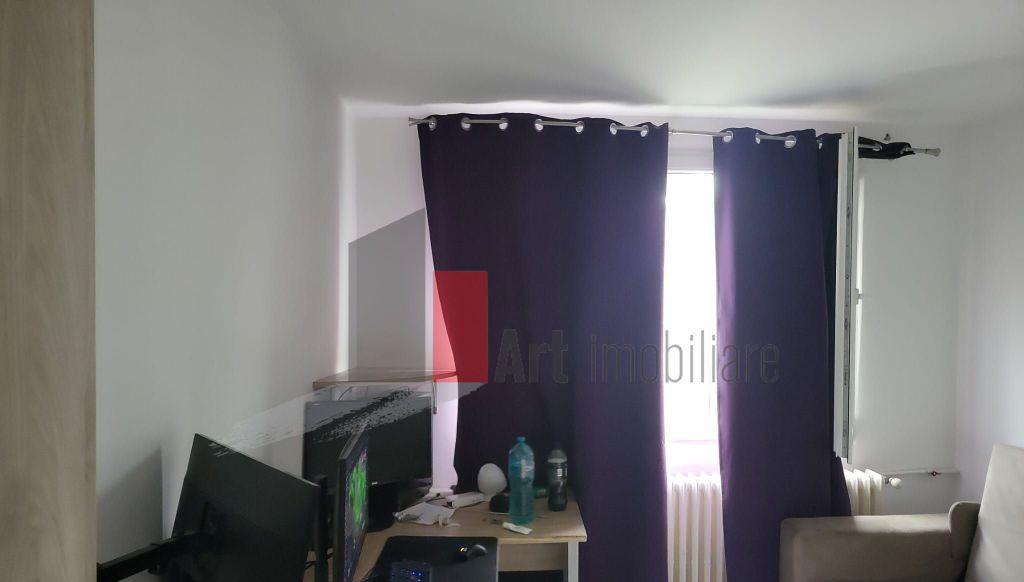 Apartament 3 camere decomandat Trapezului