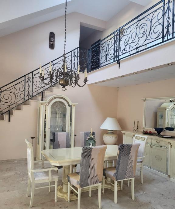 Vila situata in Campina Prahova langa liceul de politie