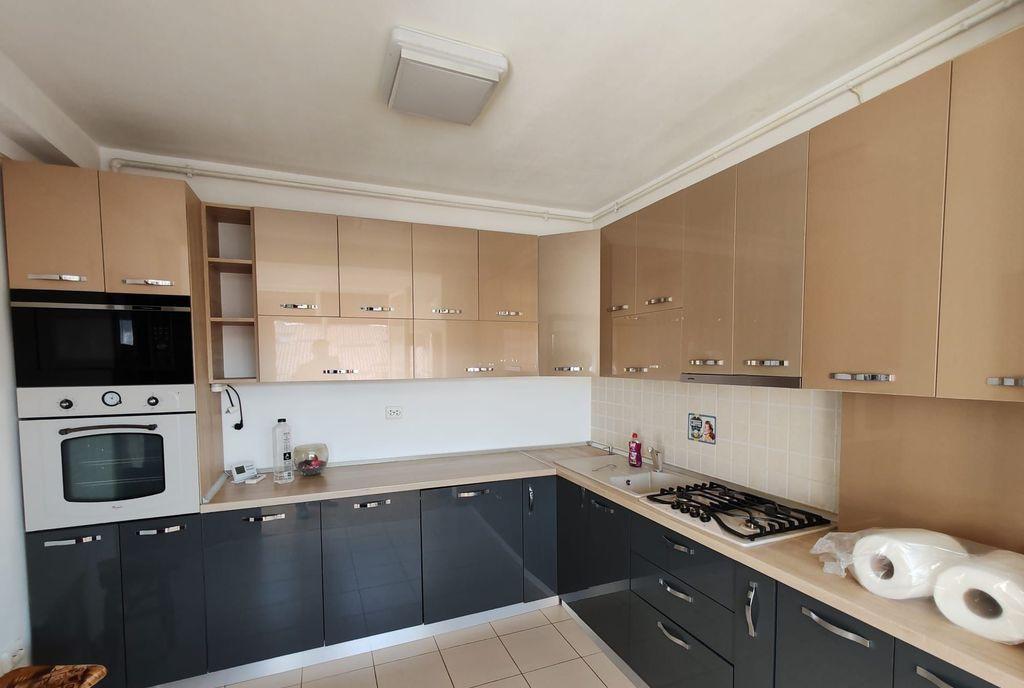 Garsoniera 42mp Metrou 1 Decembrie Etaj Intermediar