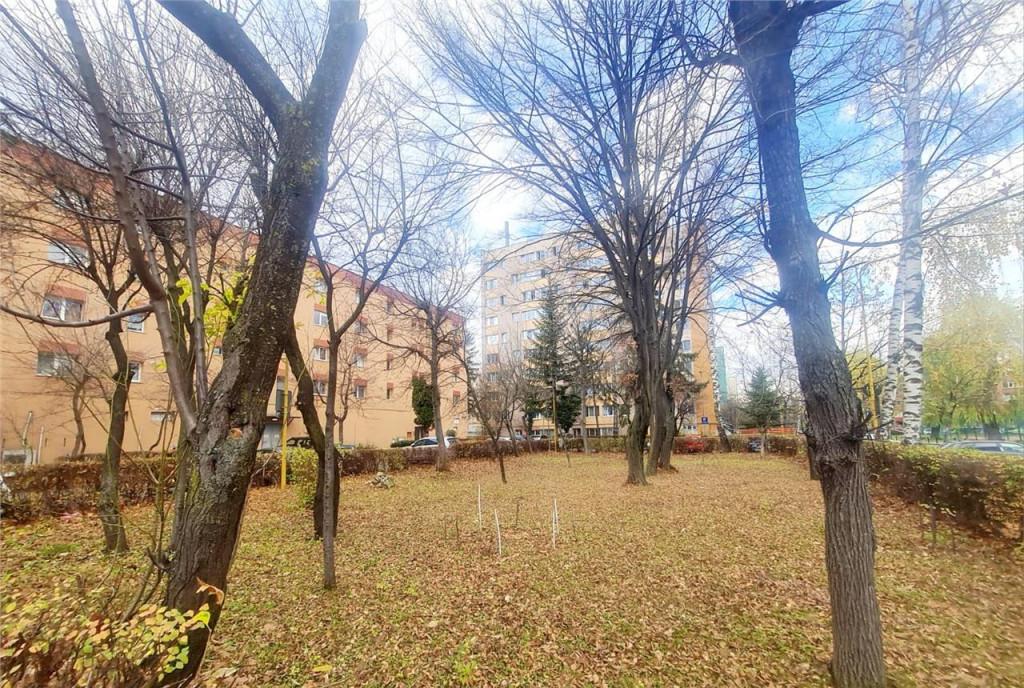 In proximitatea Parcului Coral garsoniera renovabila carti