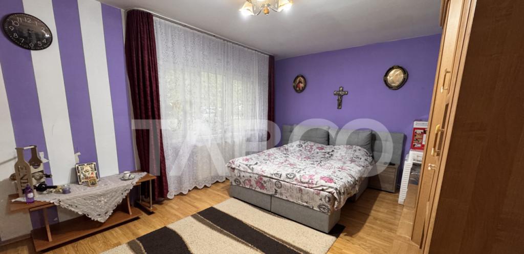 Apartament spatios de vanzare cu terasa si gratar in Arhitec