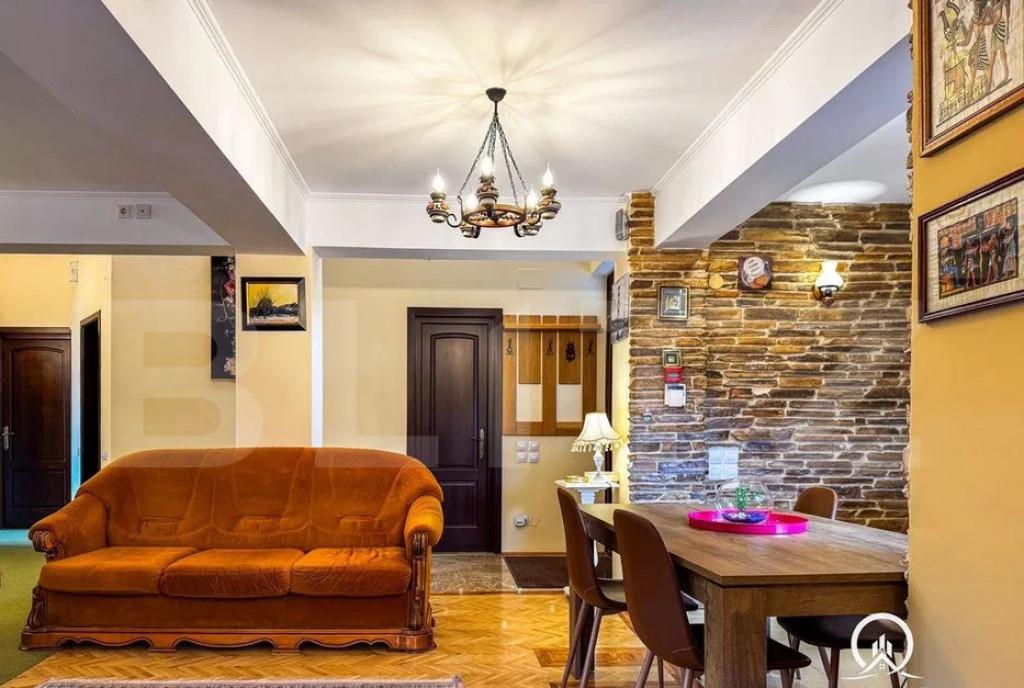 Apartament deosebit pe 2 niveluri 3 dormitoare parcare zo