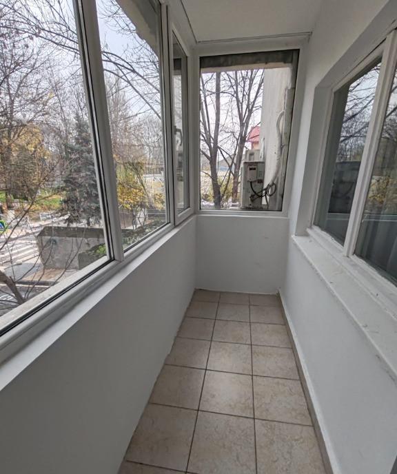 Garsoniera 40 mp cu centrala proprie zona strazii Pecineaga