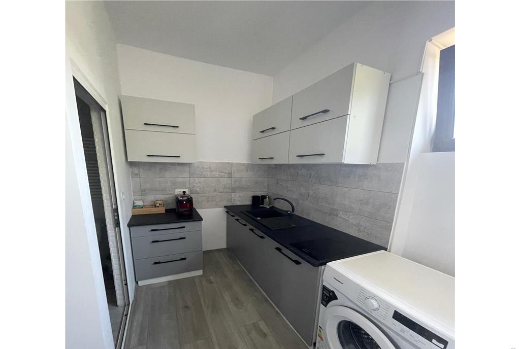 Garsoniera mobilata si utilata loc de parcare zona Brailei