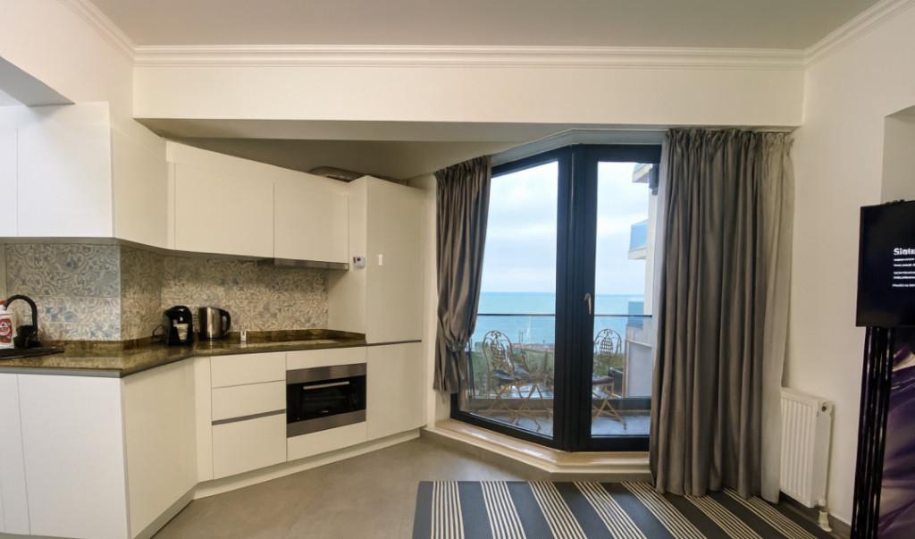 Studio Vedere frontala spre lac Solid House Butoaie Te