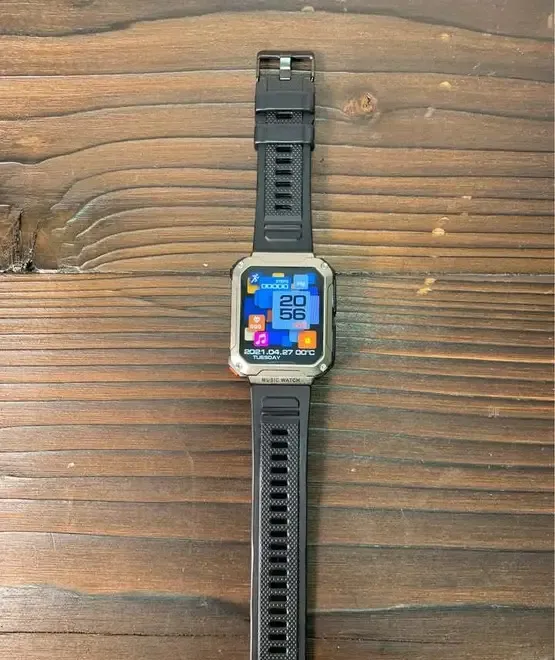 Smartwatch cu casti integrate si functie de reportofon