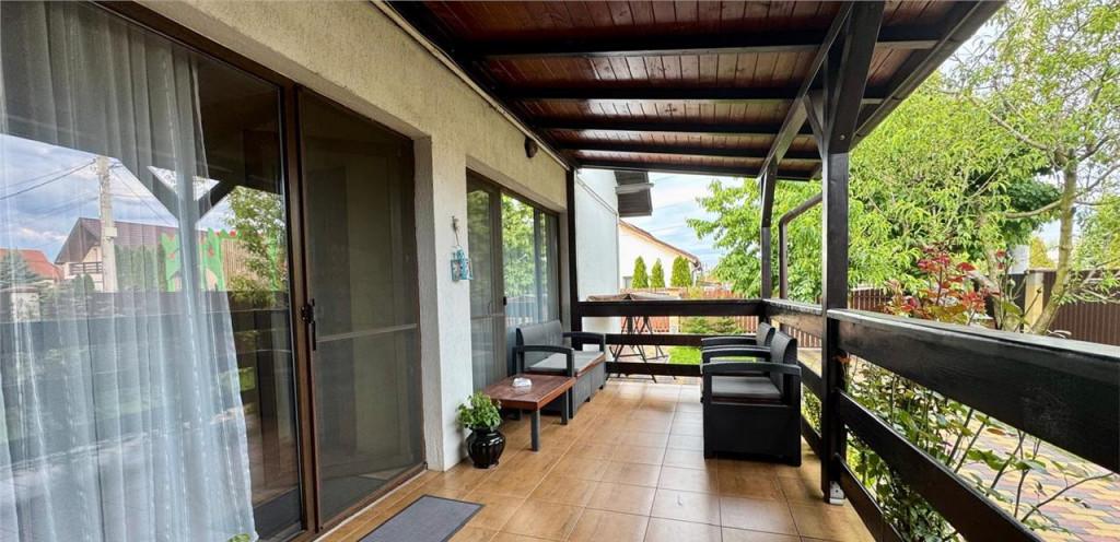 FilmTur 3D Casa armonioasa cu doua intrari foisor locuri pa