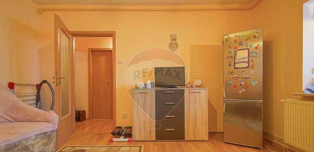 Vand camera cu baie in Bloc de Apartamente Tractorul 25000 euro