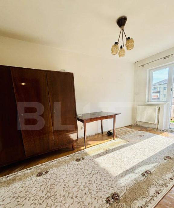 Apartament de vanzare total decomandat cu 4 camere 79 mp