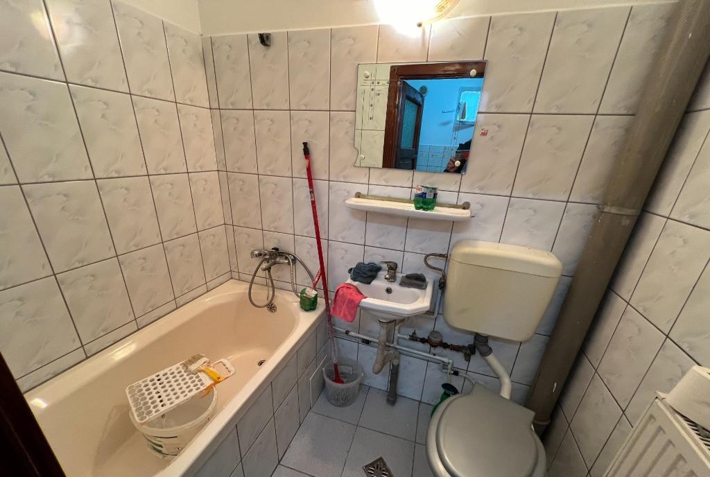 Vand garsoniera 1 camera renovata bucatarie baie et 3 zona Lazaret