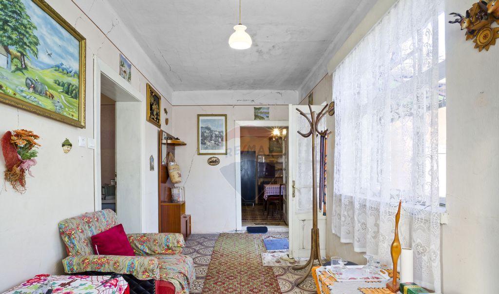 Casa de vanzare pozitie excelenta la intrare in Loc G