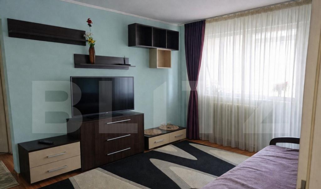 Apartament de 2 camere 53 mp etaj intermediar zona Piata