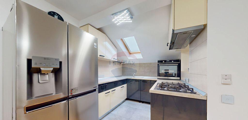 Vedere superba spre Bucegi langa Castelul Cantacuzino