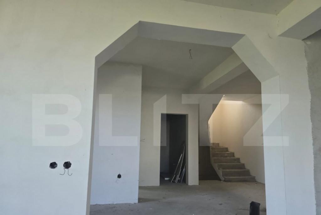 Casa de vanzare cu 8 camere 3 camere beci 360mp zona rar