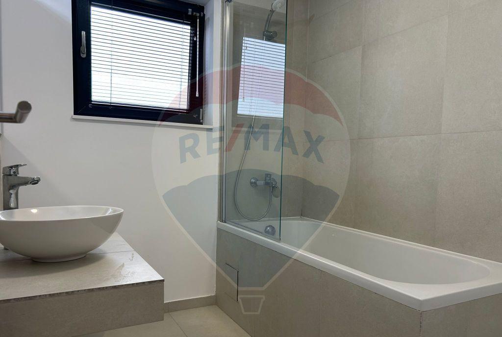 Vila cu 4 camere de vanzare in Liziera de Lac