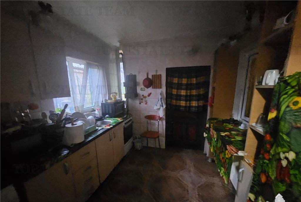 Casa caramida si curte de 350mp in Rahova