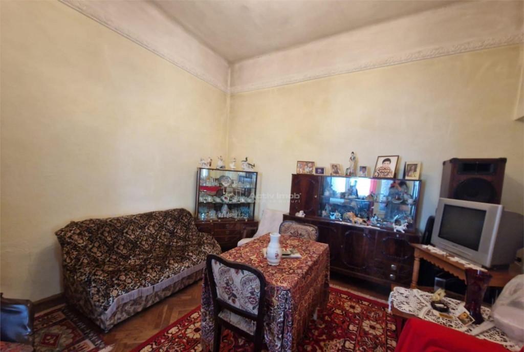 Unirii 2 camere centrala proprie loc de parcare