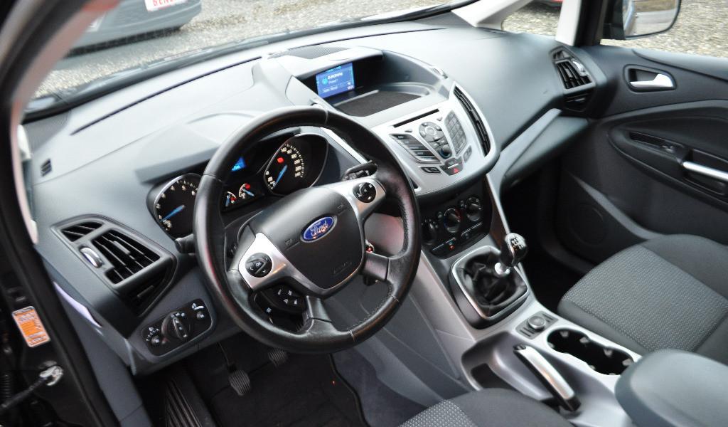 Ford C-Max 1 0i -benzin 4 999 eur