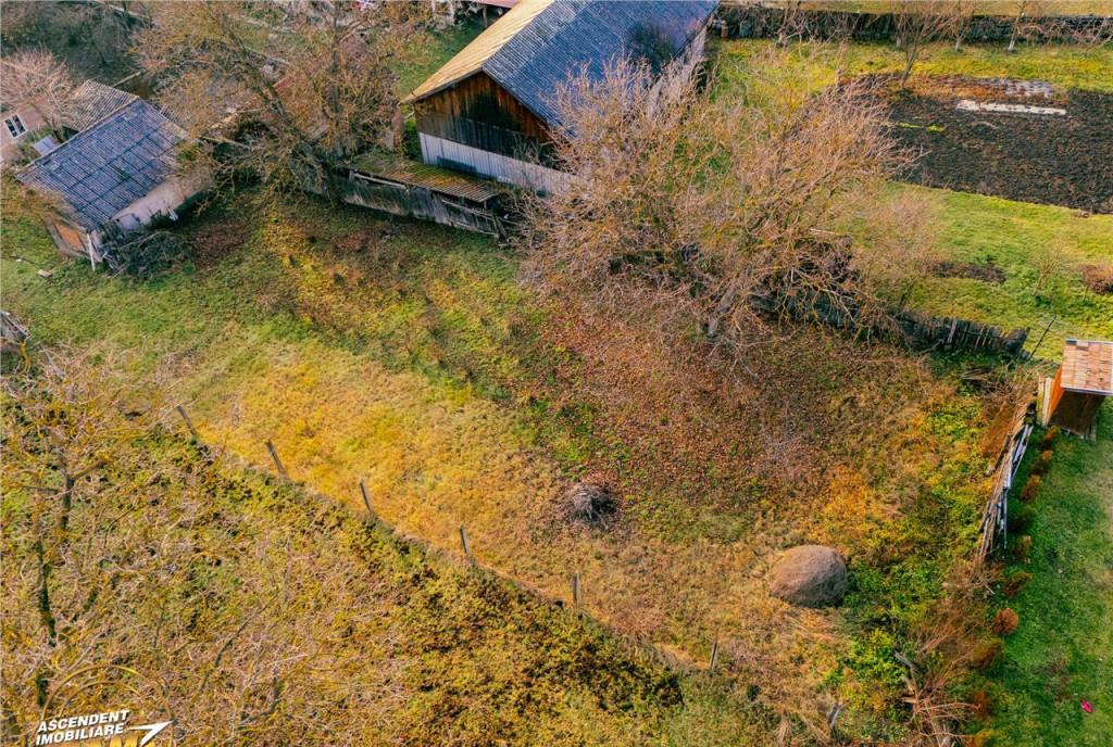 Casa rustica cu teren roditor de peste 1 000mp Sanzaieni