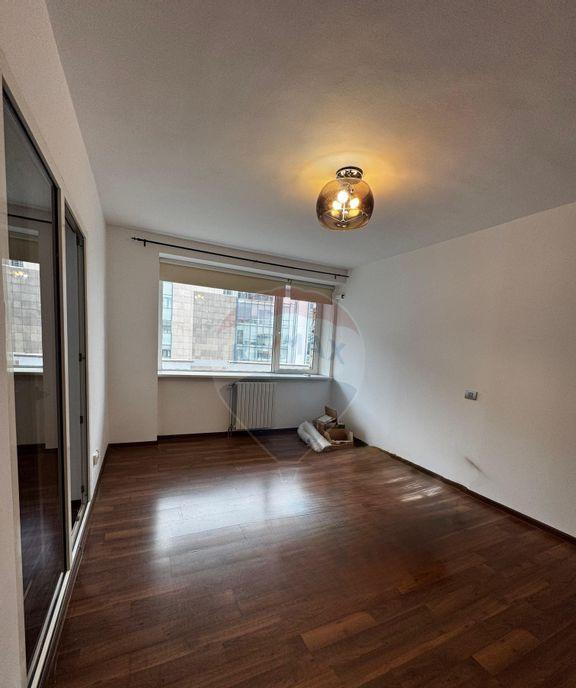 Apartament cu 4 camere/birou de inchiriat Piata Victoriei