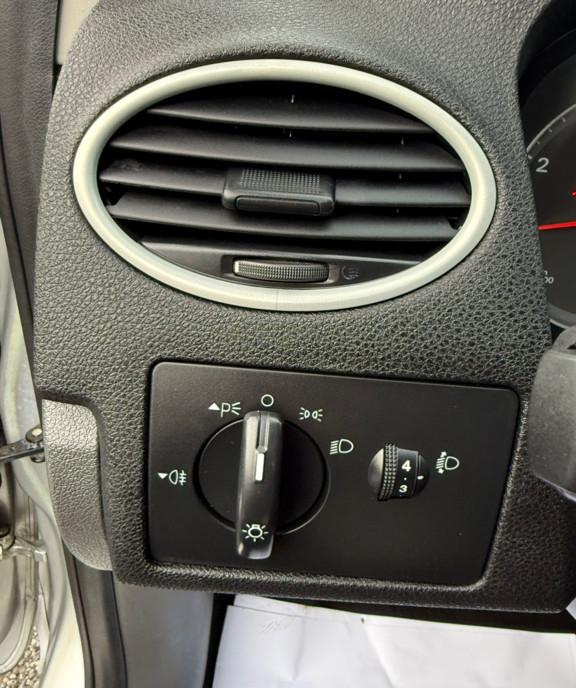 Ford Focus Turnier 1 6i AC 100 CP euro4 1 890 eur