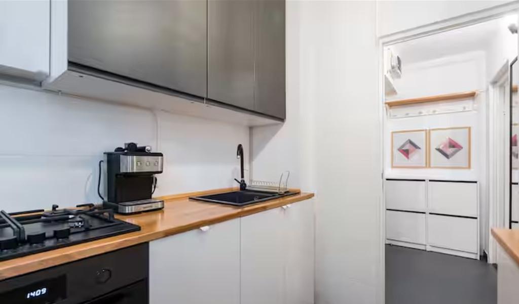Ultracentral Magheru langa metrou apartament 2 camere mobilat