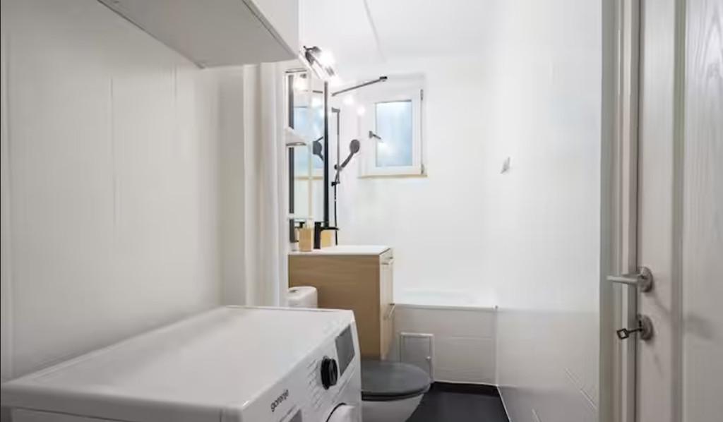 Ultracentral Magheru langa metrou apartament 2 camere mobilat