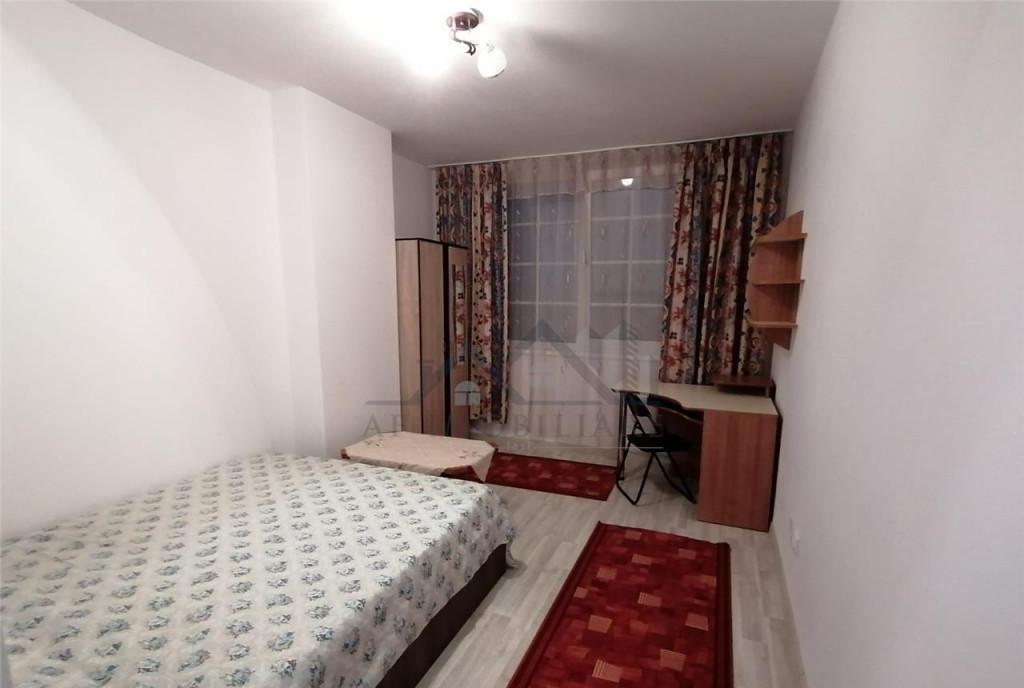 Apartament 3 camere decomandat etajul 2