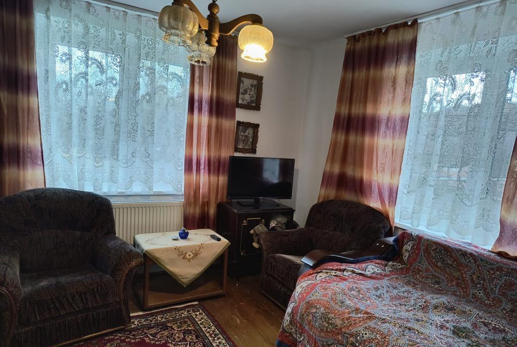 Vanzare casa cu teren de 3600 mp - Miercurea Sibiului