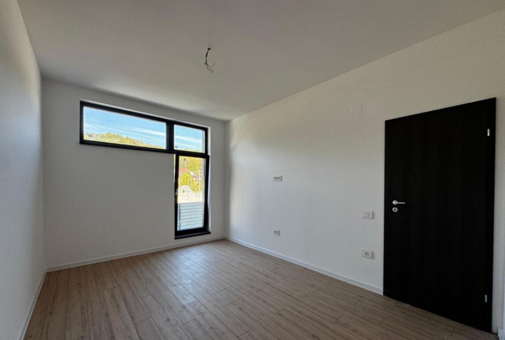 Case parter cu 4 camere in Budeasa - confort modern in m