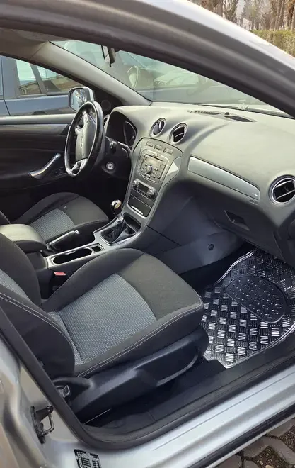 Vand Ford Mondeo impecabil