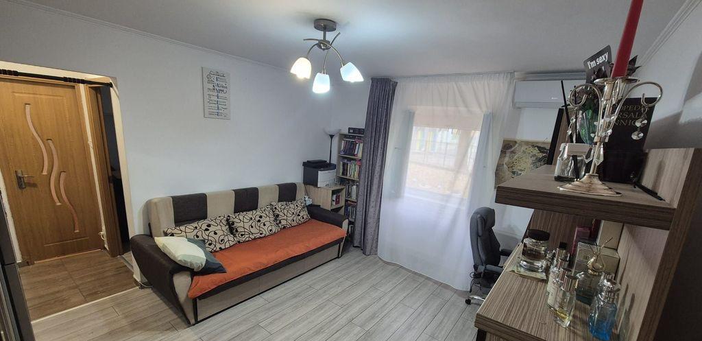 2 Camere Piata Resita cu Loc de parcare