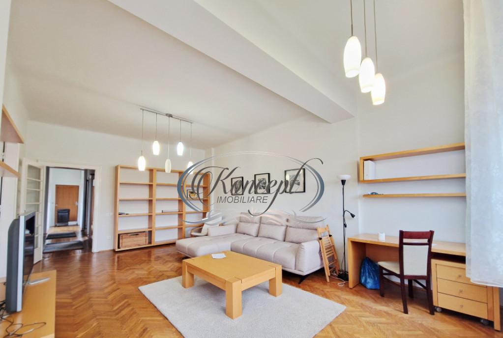 Apartament spatios cu garaj renovat complet zona hotel Nap