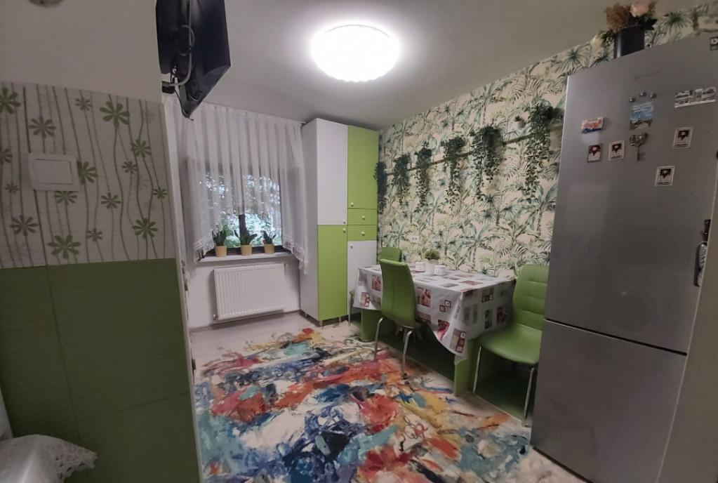 Apartament cu 2 Camere /2 Bai / 60 mp / Construit 1987/ Comi