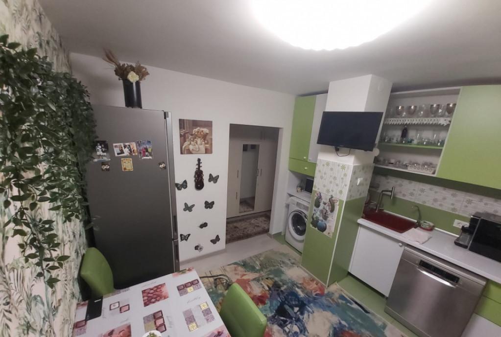 Apartament cu 2 Camere /2 Bai / 60 mp / Construit 1987/ Comi