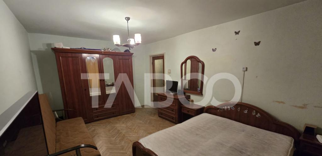 Apartament decomandat de vanzare cu 3 camere S