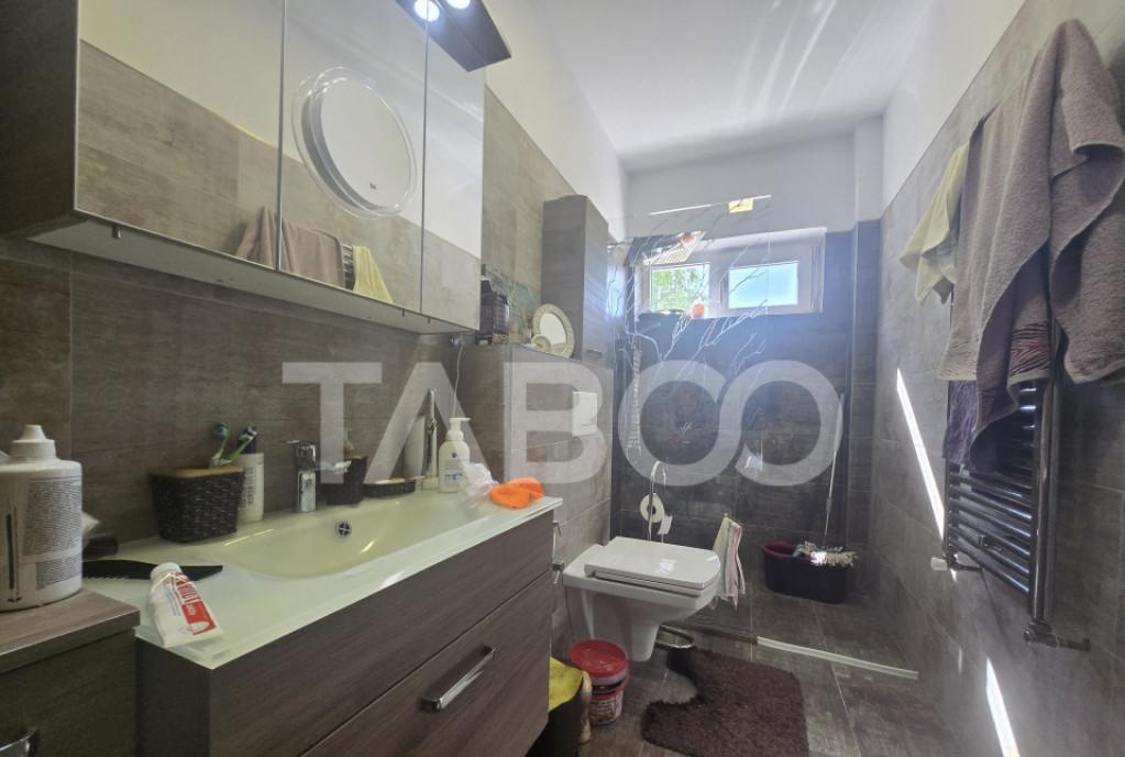 Casa de vanzare 260mp 7 camere si curte 113mp zona Trei Stej