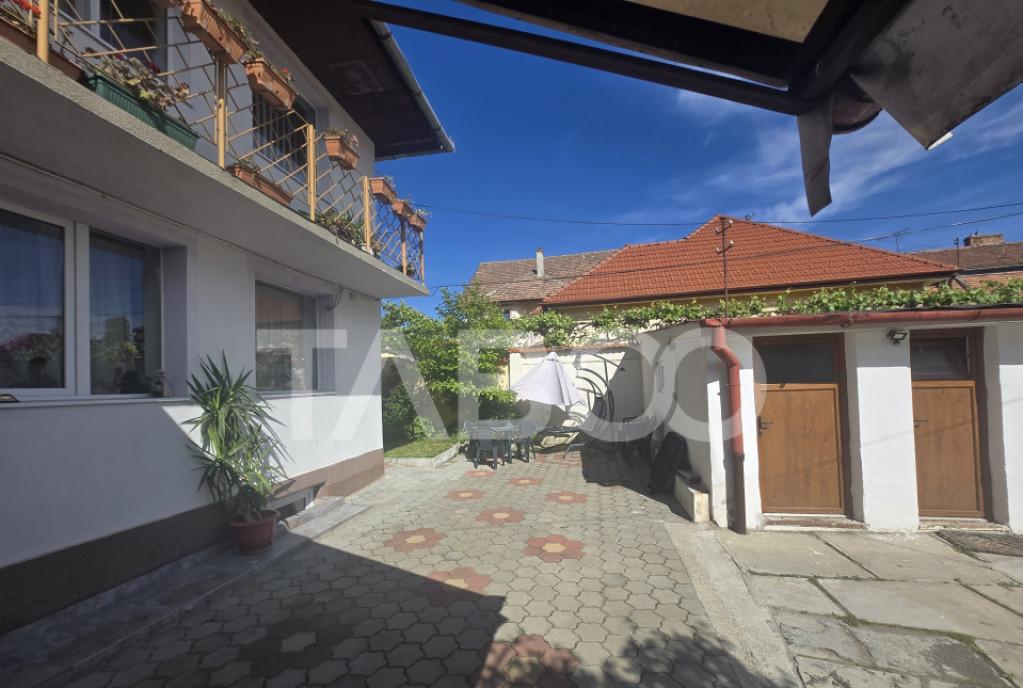 Casa de vanzare 260mp 7 camere si curte 113mp zona Trei Stej