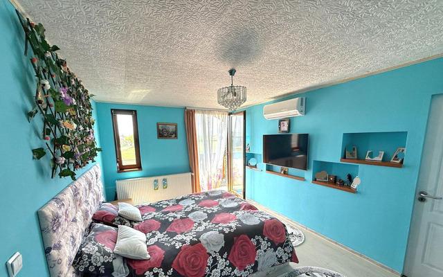 Proprietar vand 2 case Una 5 Camere si una Atelier Cititi Tot ANUNTUL