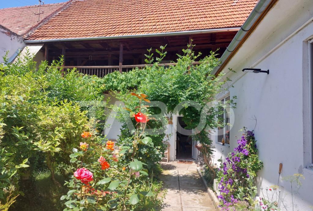 Casa 214 mp utili singur in curte 800 mp teren zona centrala