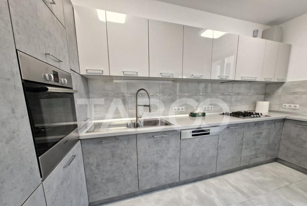 Casa de vanzare 5 camere 2 garaje