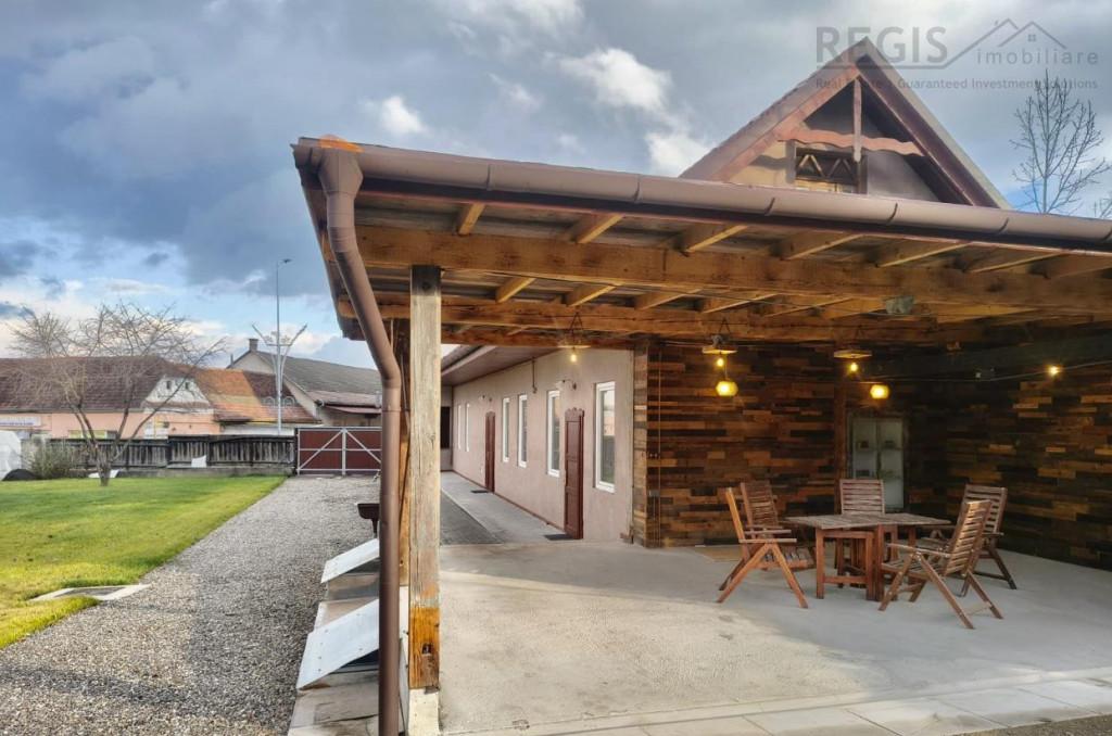 Unic casa 3 camere mobilata curte Central Sacele