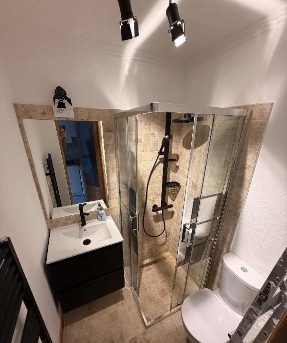 Studio la poalele Cetatii Devei