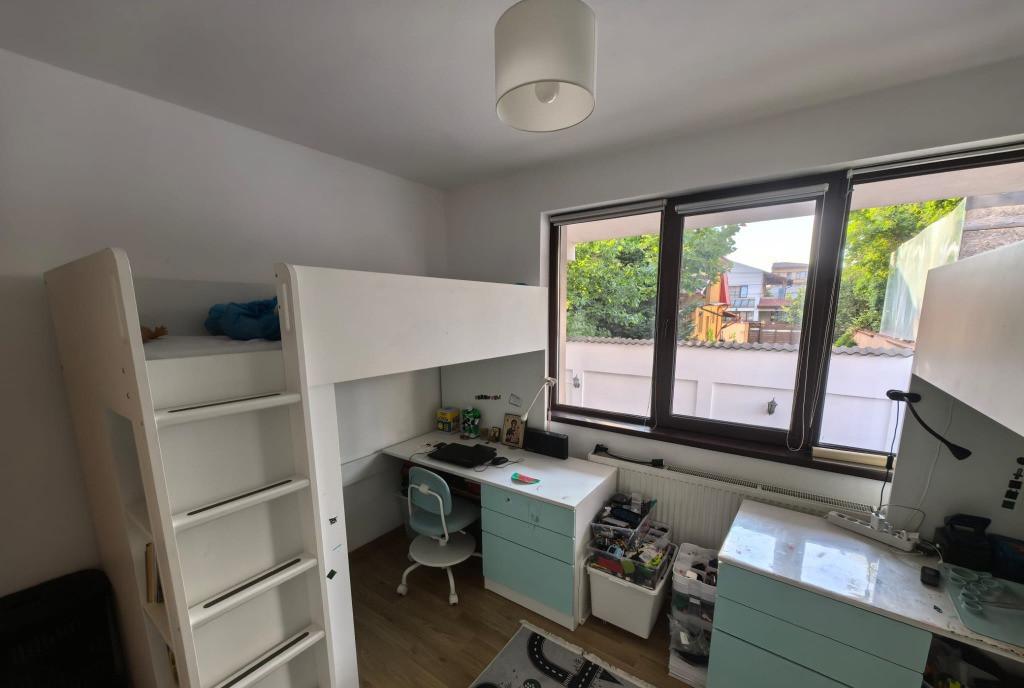 Apartament 3 camere curte proprie Lidl / Metrou/ Parc Bazilescu